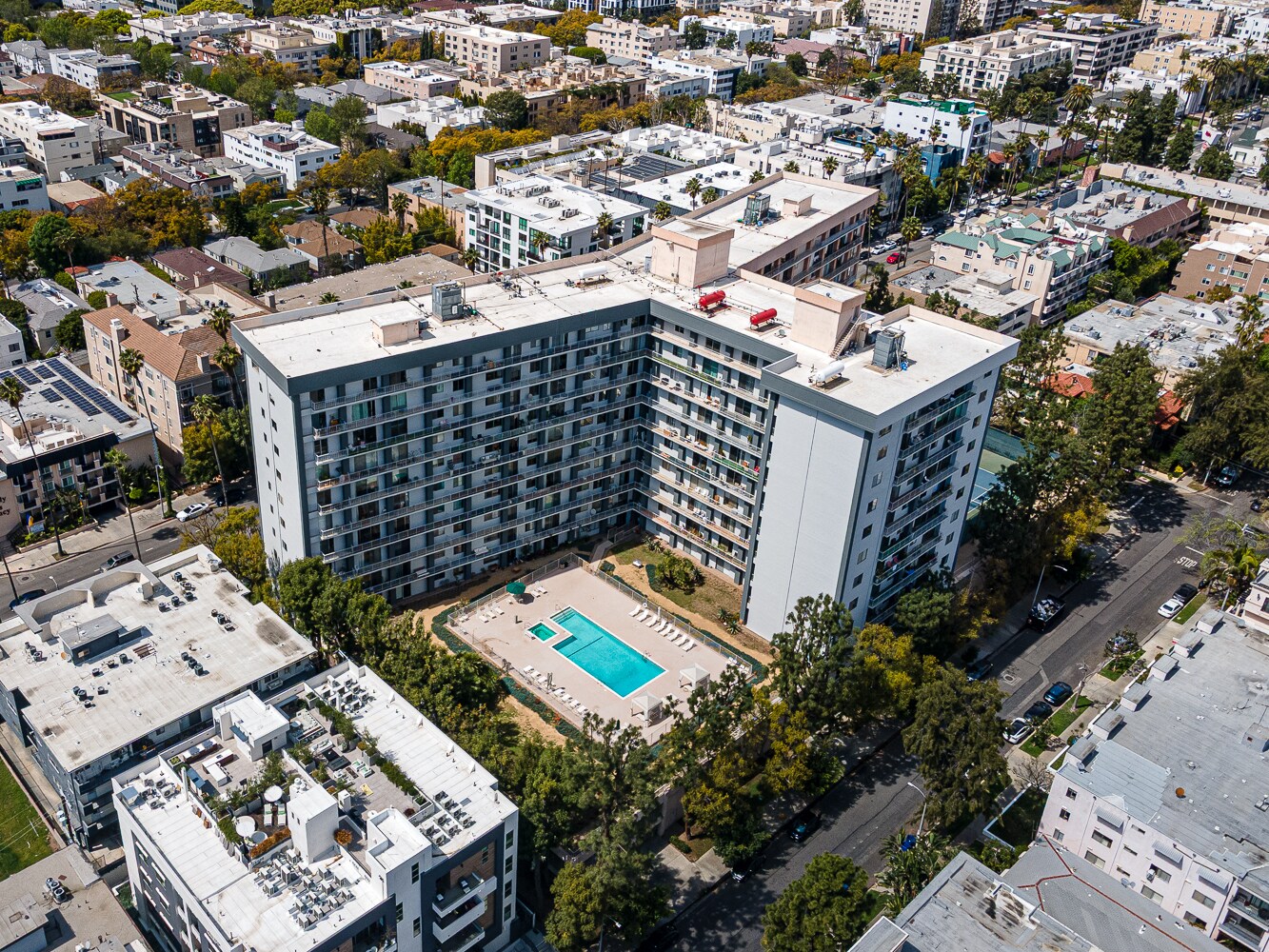 Building Photo - 100 S Doheny Dr