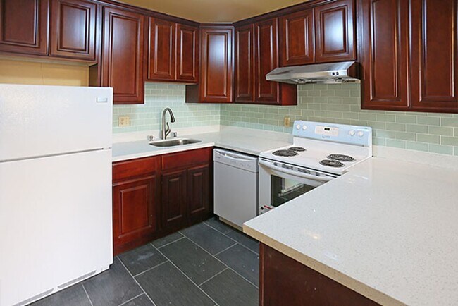 Building Photo - OPEN HOUSE: Thursday (12/28) 5:45pm-6pm  R...