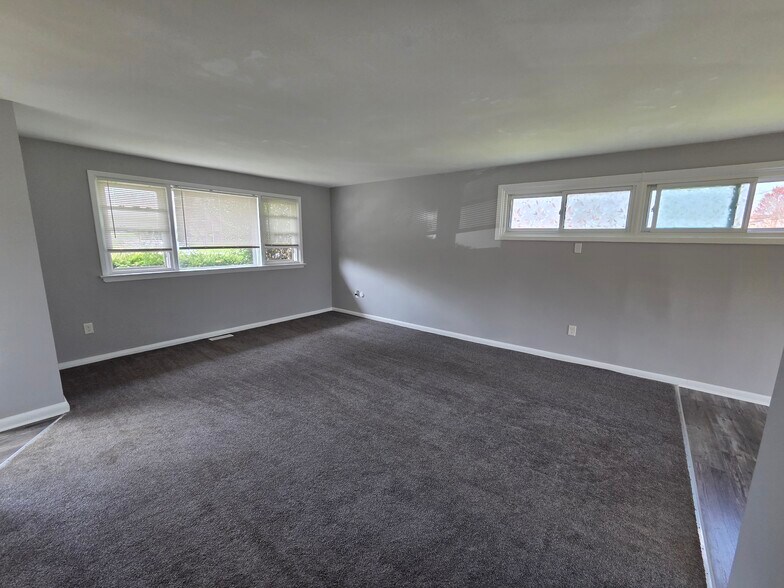 Building Photo - 811 Coppock Ln