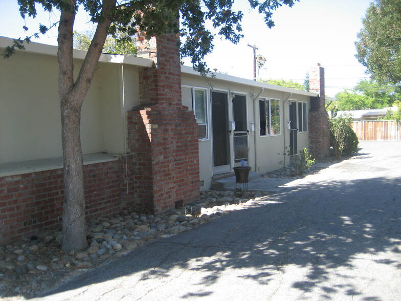 Front view of the building - 3121 Alma St