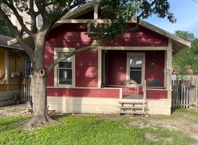 Building Photo - 1820 N Comal