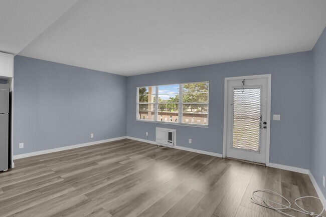 Building Photo - 104 Mansfield C