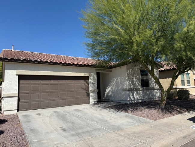 Building Photo - Laveen, Gated Community, 3 bed, 2 bath Gre...