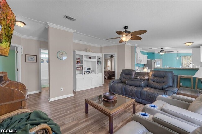 Building Photo - 701 Coral Dr