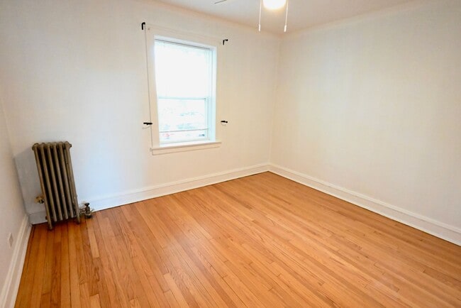 Building Photo - 2421 W Ardmore Ave