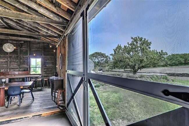 Building Photo - 148 Fogland Rd