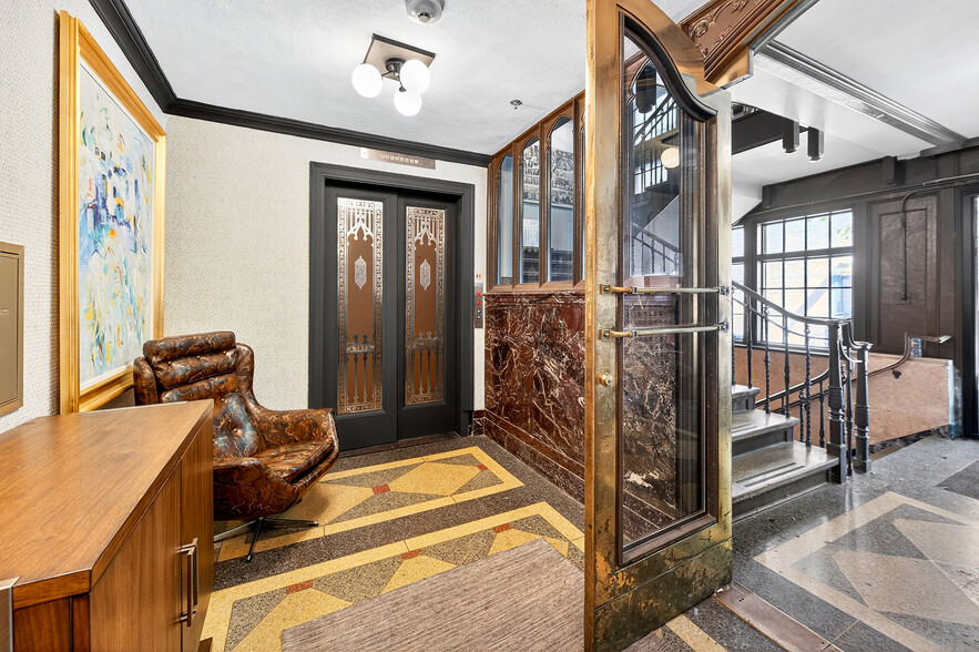 Building Photo - 325 S Salina St