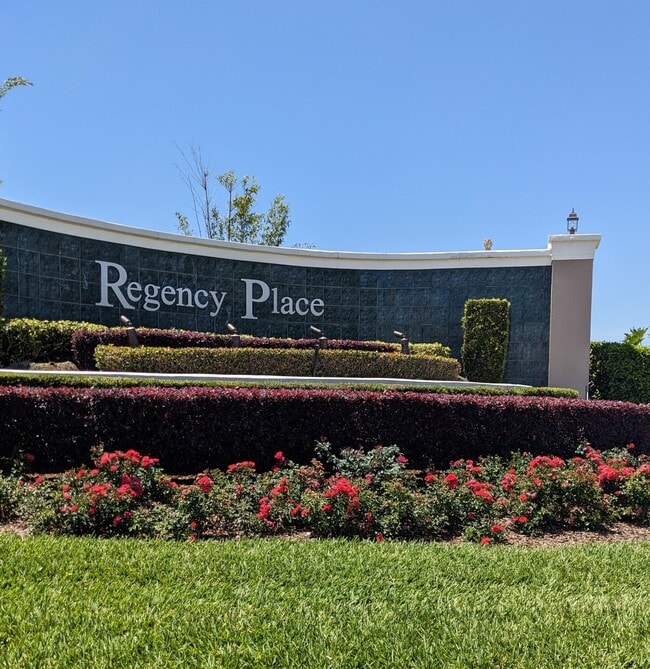 Building Photo - 246 Queen Mary Dr