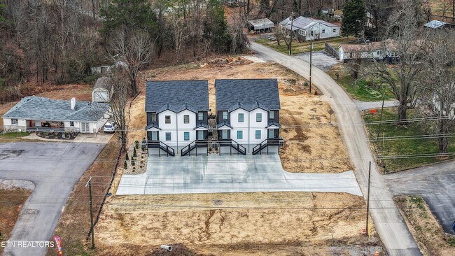 Building Photo - 8306 Lobelia Ln
