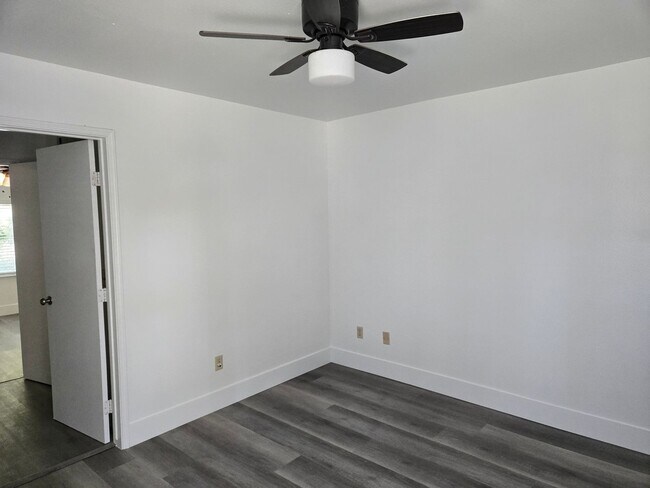 Building Photo - 4928 Westgate Ct