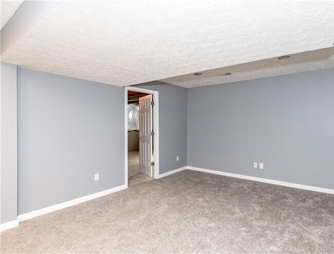 Building Photo - 3601 Empire Dr