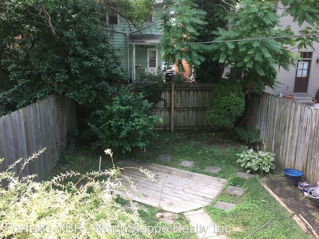 Building Photo - 2 br, 1 bath Apartment - 123 Redbud Alley