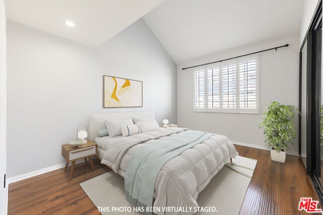 Building Photo - 11667 Gorham Ave