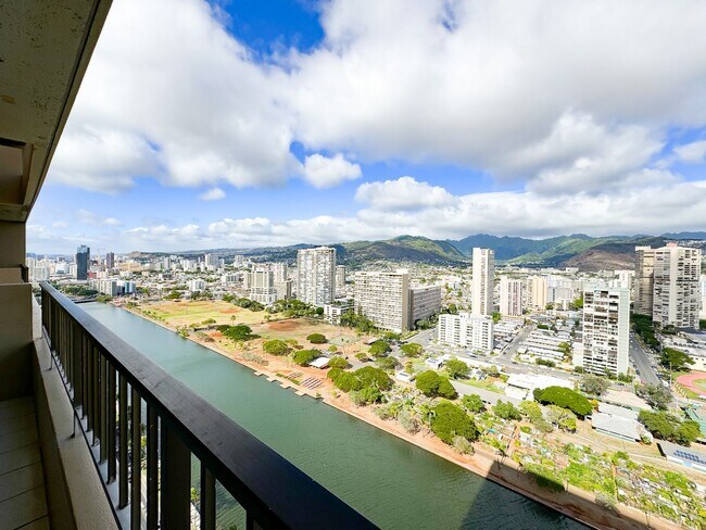 Building Photo - 2121 Ala Wai Blvd