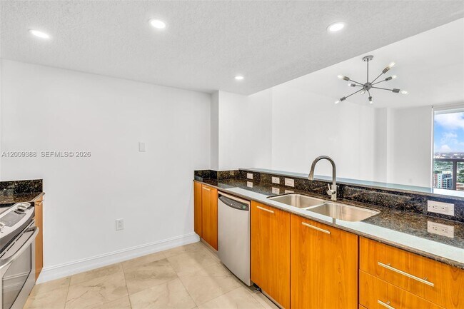 Building Photo - 1800 N Bayshore Dr