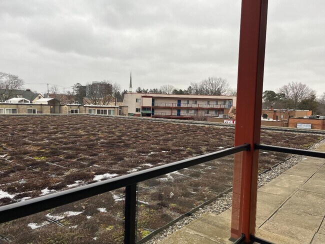 Building Photo - 600 Albert St