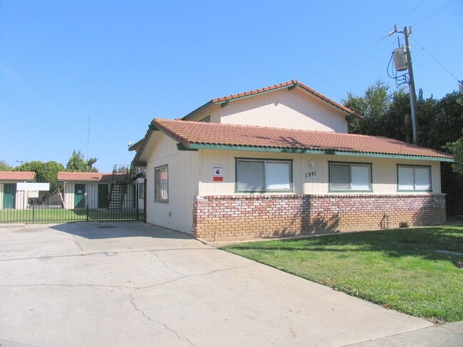 Building Photo - Evergreen Apartments