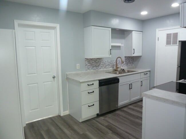 Building Photo - Charming Ranch, 3 bedrooms 2 baths