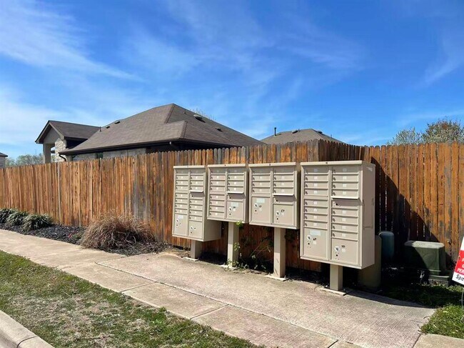 Building Photo - 457 Dragon Ridge Rd