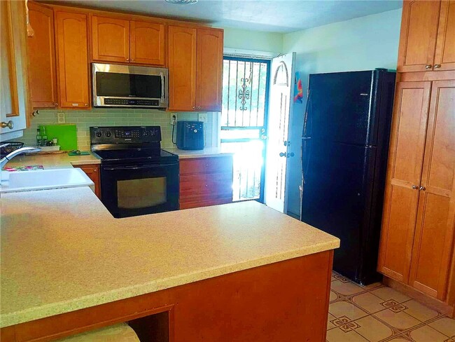 Building Photo - 151 Burben Way