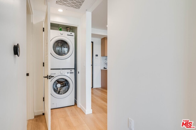 Building Photo - 1414 S Beverly Dr