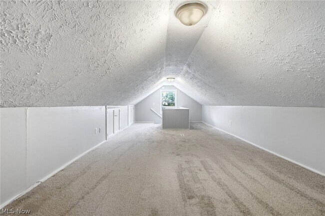 Building Photo - 975 Corwin Ave