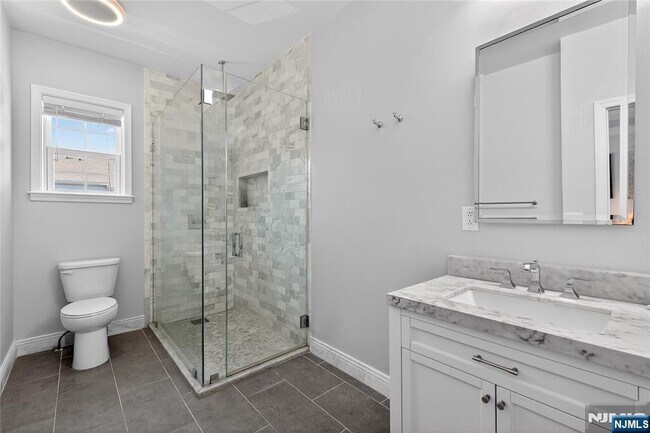 Building Photo - 117 Truman Dr