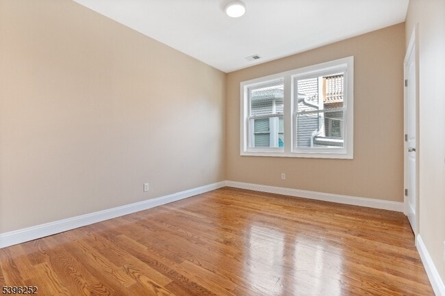 Building Photo - 57 Elm St