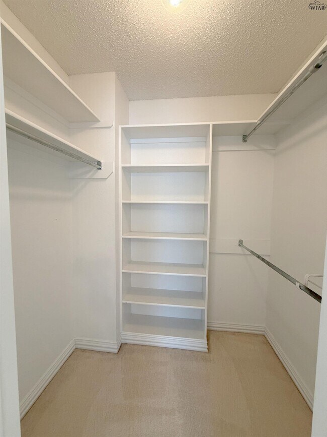 Building Photo - 4506 Hollow Ridge Dr
