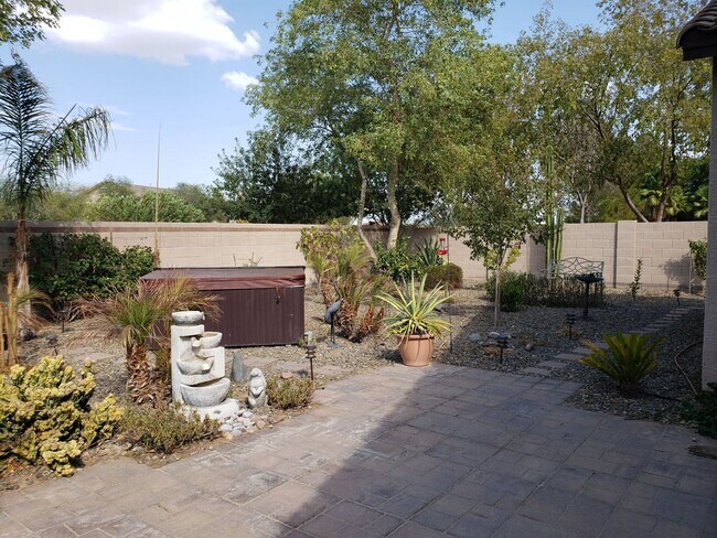 Building Photo - 208 E Caribbean Dr