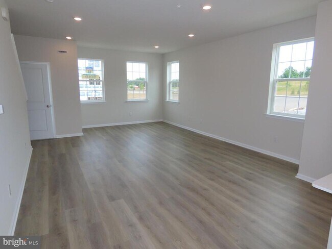 Building Photo - 3080 Martha Wy