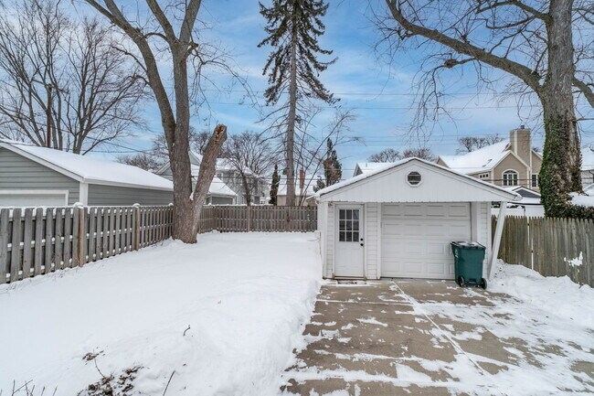 Building Photo - 537 Bird Ave