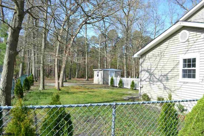 Building Photo - 321 Dogwood Ave