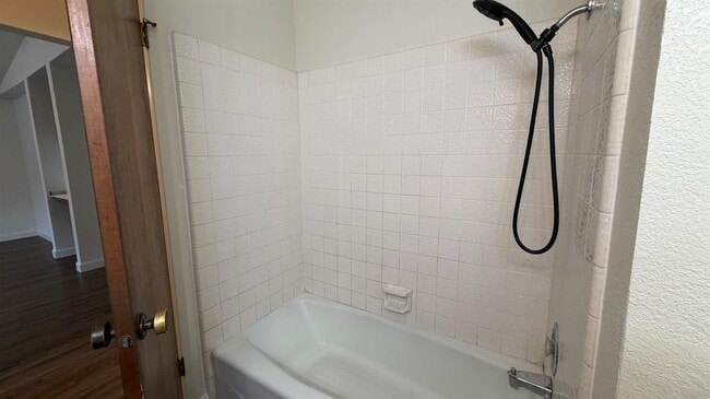 Building Photo - 5707 N Valentine Ave