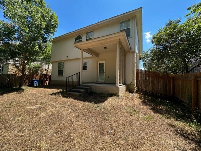Building Photo - Wonderful home is South Austin. Great loca...