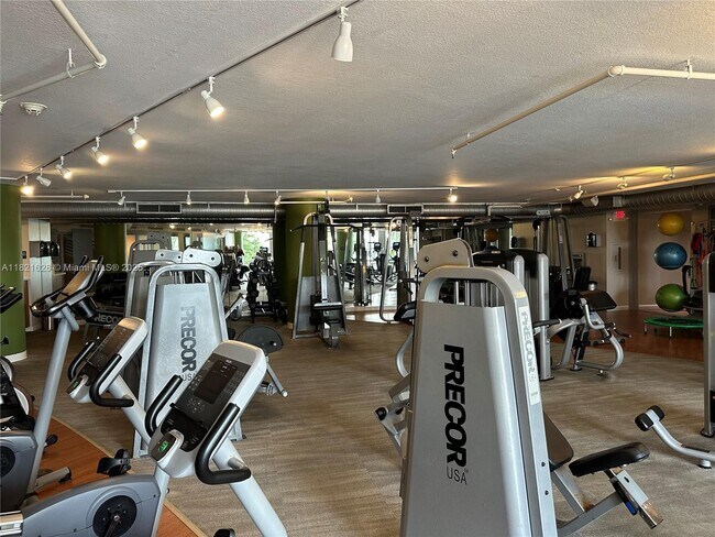 Building Photo - 2641 N Flamingo Rd