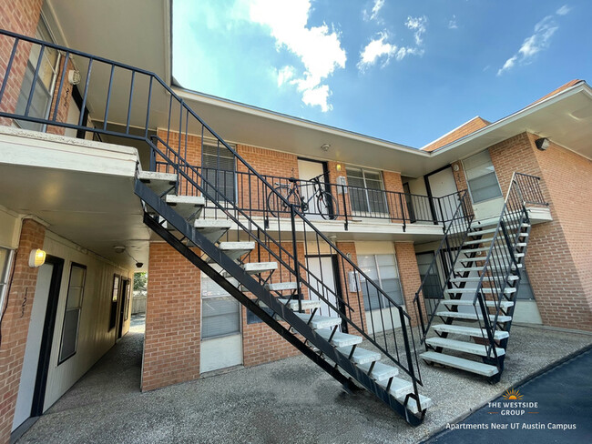 Front balconies - Hyde Park Court Apartments