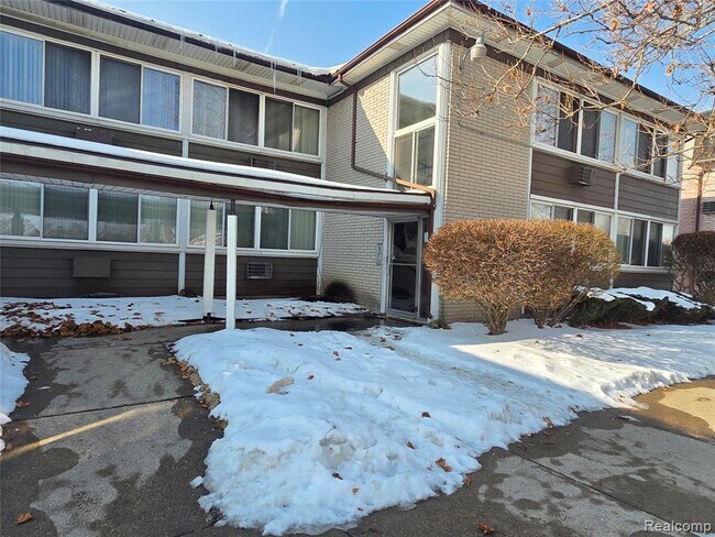 Building Photo - 19131 Lahser Rd