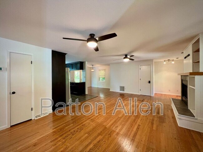 Building Photo - 126 Locust Ct