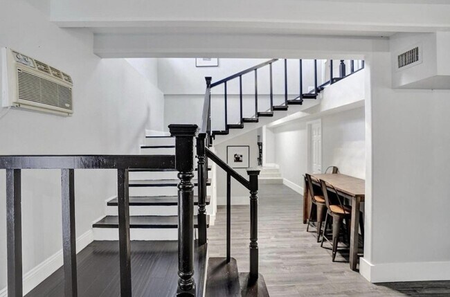 Building Photo - 502 Rambling Dr Cir