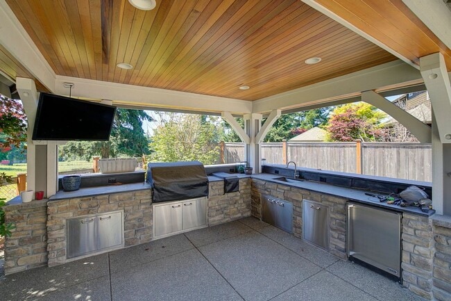 Building Photo - 5Bd/4.5Ba Sammamish Home