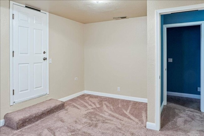 Building Photo - Fabulous 2 bed, 1 bath in San Francisco (Downstairs Unit)