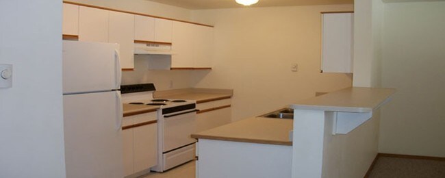 Kitchen - Wolf Glen Apartments