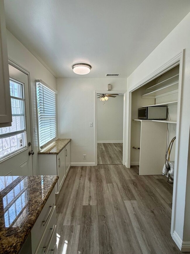 Building Photo - Beautiful 3 bedroom 1 bath home