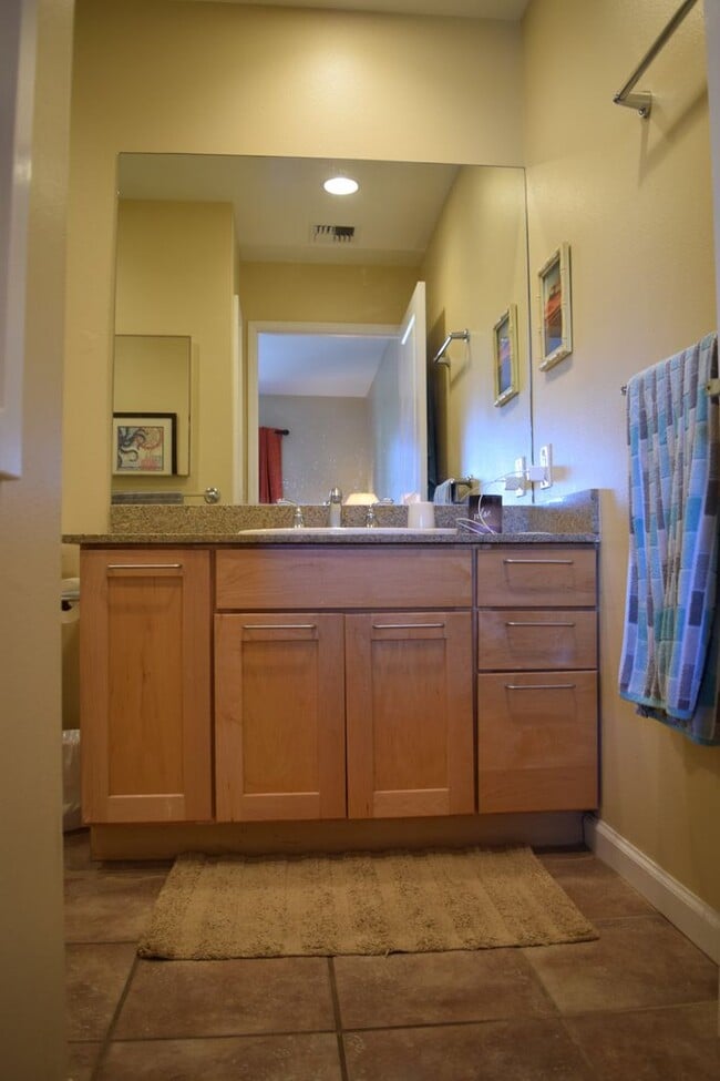 Building Photo - Hale Kanani  - 3bd. 2ba. Furnished Oceanfront Unit Available 4.1.2026 for 10 month lease.