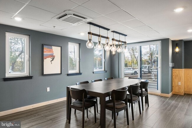 Building Photo - 3449 Scotts Ln