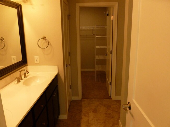 Building Photo - 1330 N Dodge St Ct