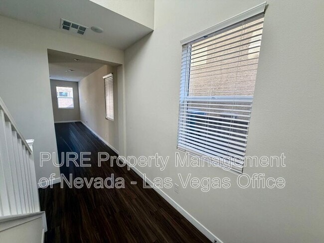 Building Photo - 10661 Valletta Ave