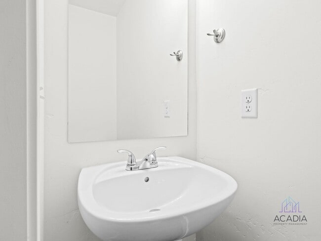 Building Photo - Modern 3BR Apt with Attached Garage & Stunning Mountain Views – Vineyard, UT