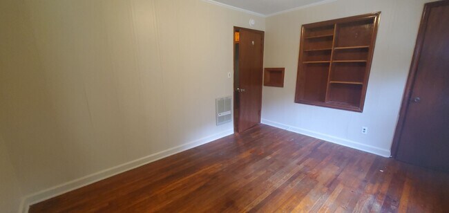 Building Photo - Large 4 Bedroom House On Hwy 105